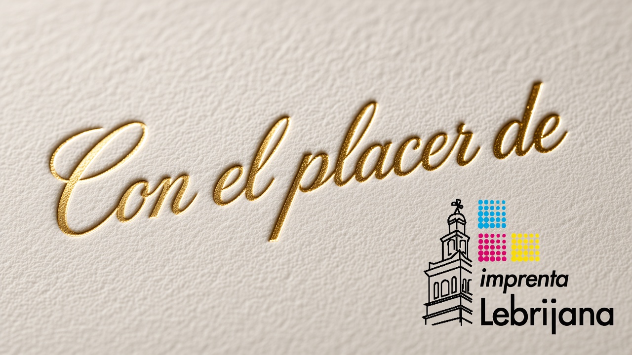 Detalle de foil dorado en invitación de alta gama